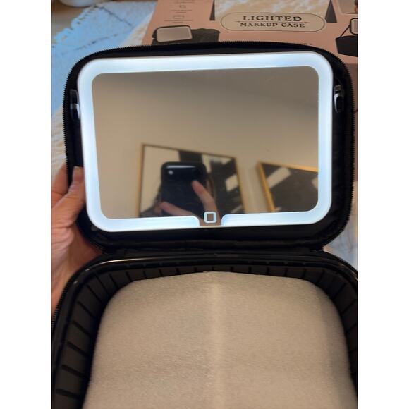 Lighted Makeup Case with Removable Mirror - Picture 4 of 8